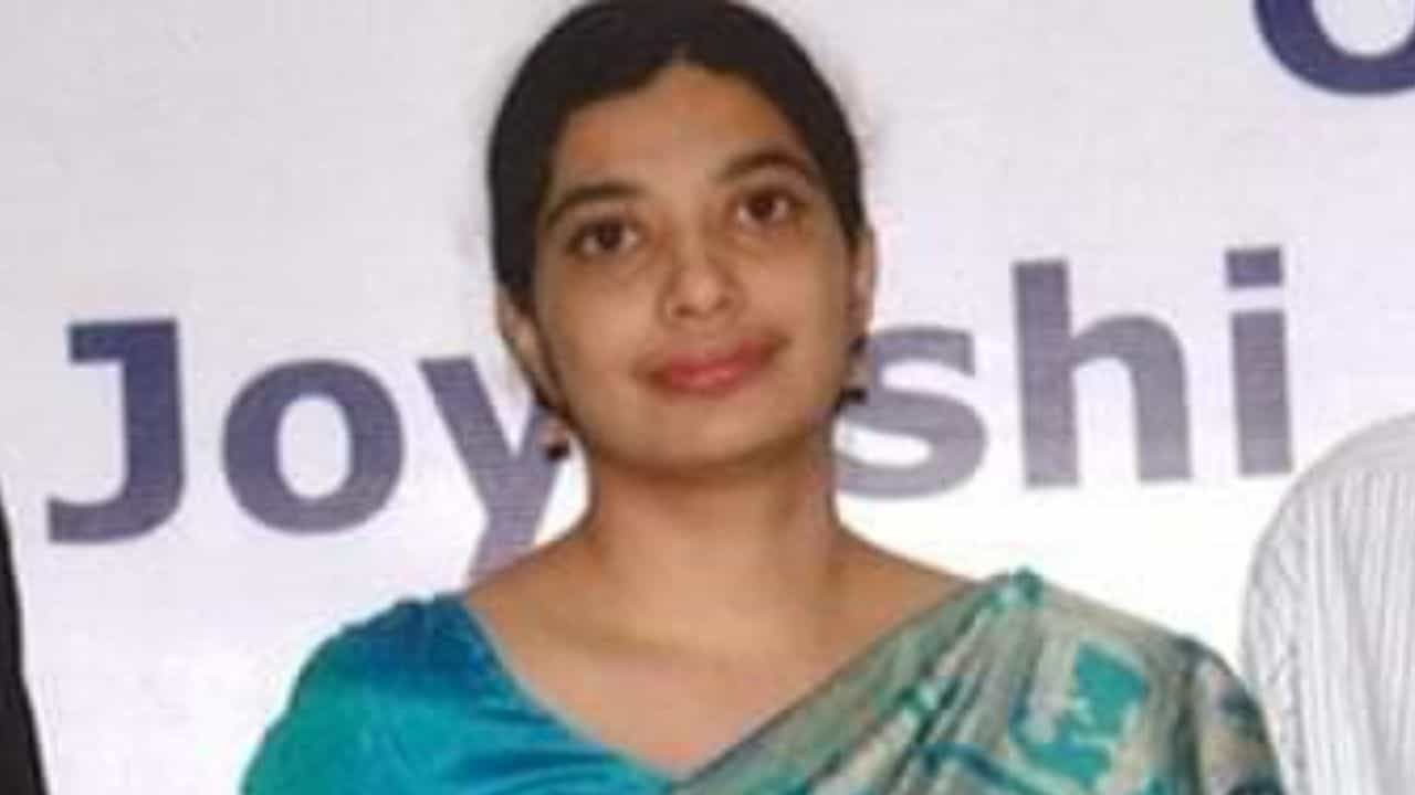 DM of Purba Medinipur: কমিশনের ঠিক করা জেলাশাসক বদল শুরু, প্রথমেই পূর্ব মেদিনীপুর DM of Purba Medinipur: কমিশনের ঠিক করা জেলাশাসক বদল শুরু, প্রথমেই পূর্ব মেদিনীপুর