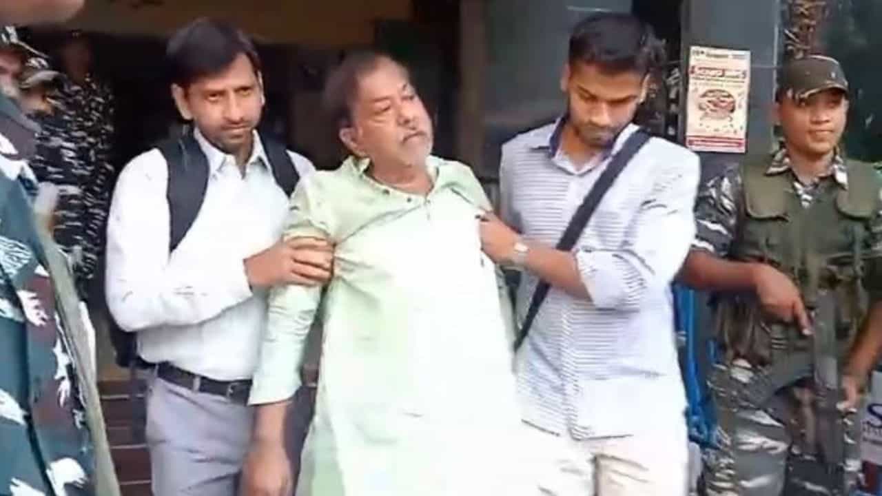 Jyotipriya Mallick: অবনতি হচ্ছে শারীরিক অবস্থার, বালুর মেডিক্যাল টেস্ট করাতে বলল আদালত Jyotipriya Mallick: অবনতি হচ্ছে শারীরিক অবস্থার, বালুর মেডিক্যাল টেস্ট করাতে বলল আদালত