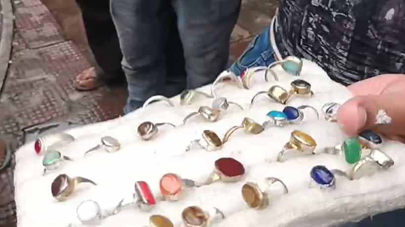 Special Stone: কেরামতি পাথরেই টলবে বিপদ, হামলে পড়ে কিনছিলেনও সকলে; এরপর...