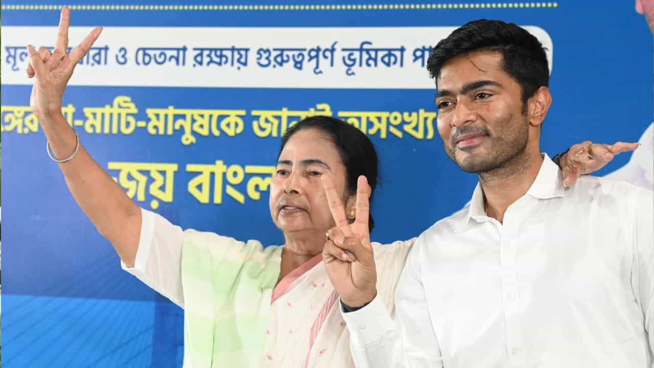 CM Mamata Banerjee: চব্বিশের বড় জয়ের পর টার্গেট এবার ছাব্বিশ? নজরে মমতার মেগা বৈঠক CM Mamata Banerjee: চব্বিশের বড় জয়ের পর টার্গেট এবার ছাব্বিশ? নজরে মমতার মেগা বৈঠক