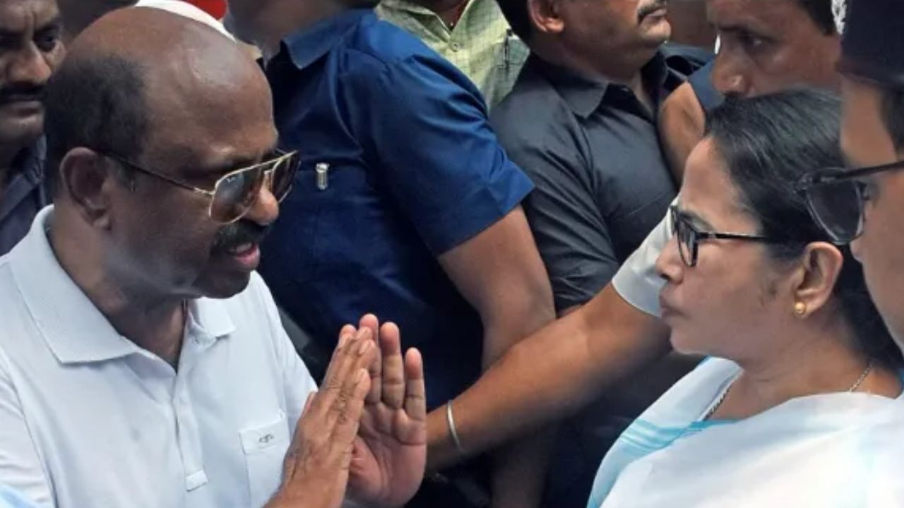 Mamata Banerjee: রাজ্যপালের মানহানি মামলায় এবার ডিভিশন বেঞ্চে মমতা Mamata Banerjee: রাজ্যপালের মানহানি মামলায় এবার ডিভিশন বেঞ্চে মমতা