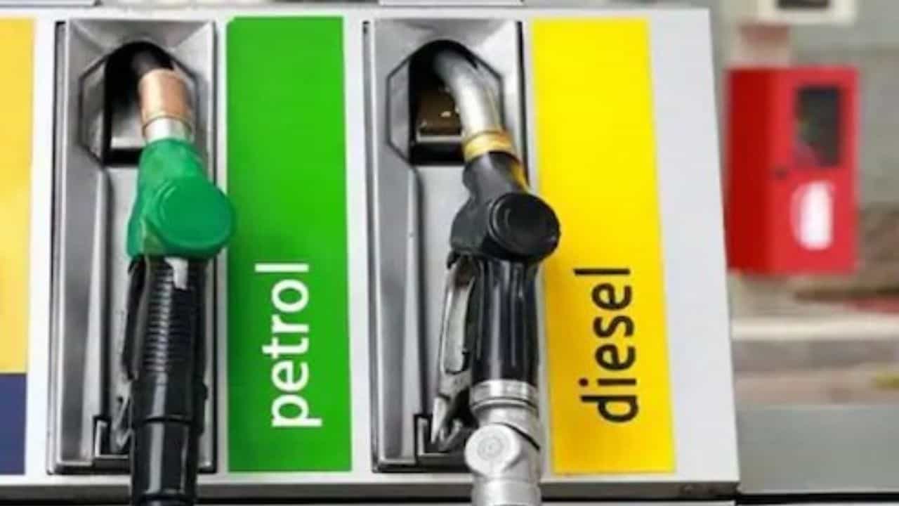 Petrol Diesel Price Hike: বাড়ছে পেট্রোল-ডিজেলের দাম, ১ জুলাই থেকেই বর্ধিত মূল্য গুনতে হবে Petrol Diesel Price Hike: বাড়ছে পেট্রোল-ডিজেলের দাম, ১ জুলাই থেকেই বর্ধিত মূল্য গুনতে হবে