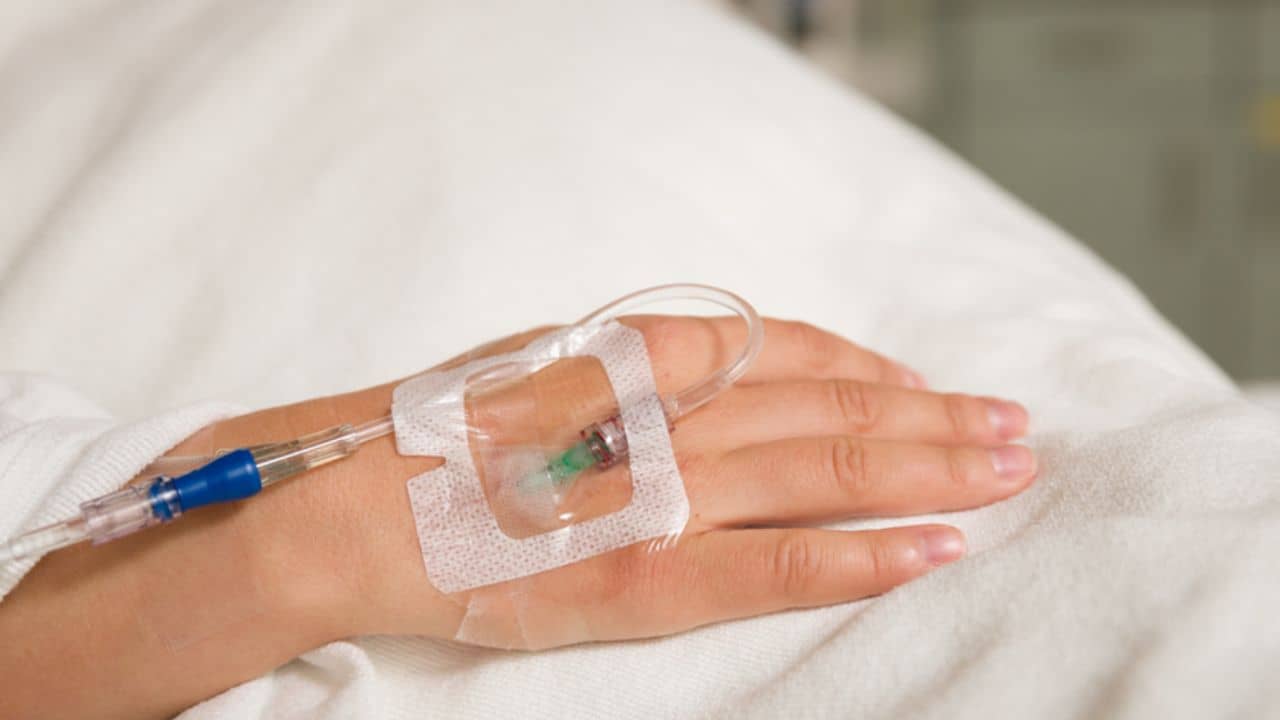 Student Hospitalised: কারও বমি, কারও শ্বাসকষ্ট! একে একে অসুস্থ হয়ে পড়ল পড়ুয়ারা