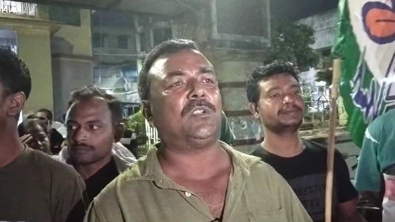 TMC: রচনা তো জিতল, কিন্তু বাঁশবেড়িয়ার ফল নিয়ে বিক্ষোভে দলেরই কাউন্সিলর TMC: রচনা তো জিতল, কিন্তু বাঁশবেড়িয়ার ফল নিয়ে বিক্ষোভে দলেরই কাউন্সিলর