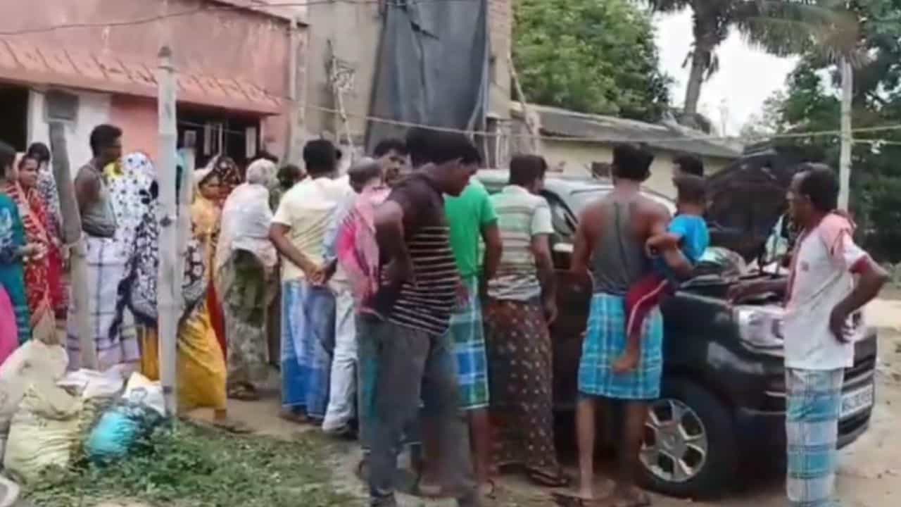 Kanchanjunga Express: 'সোমবার হলদিবাড়ি ইন্টারসিটি থাকলে...', রাত আড়াইটেয় ফিরল বিউটির দেহ Kanchanjunga Express: 'সোমবার হলদিবাড়ি ইন্টারসিটি থাকলে...', রাত আড়াইটেয় ফিরল বিউটির দেহ