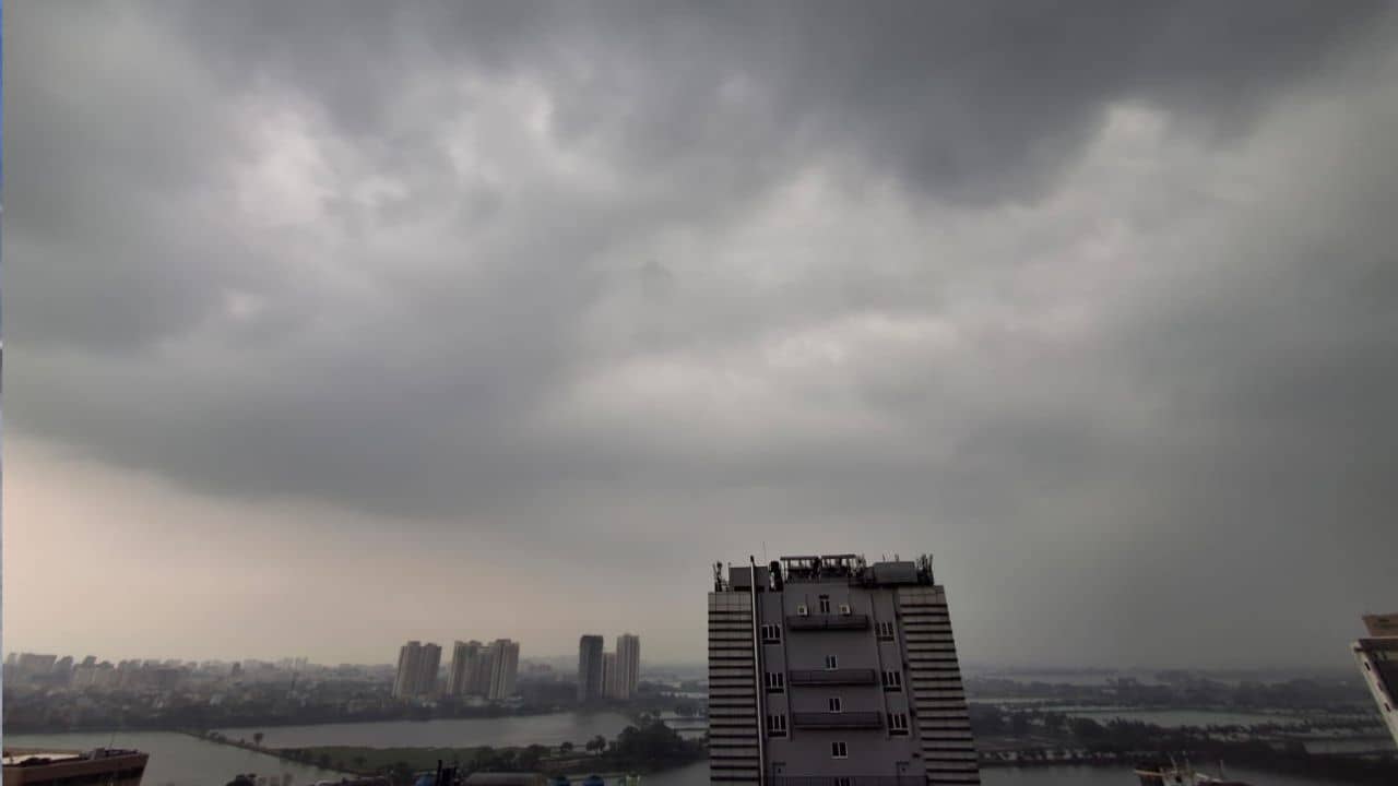 Monsoon Update: উত্তরবঙ্গে নাচন দেখাচ্ছে, দক্ষিণের নাম শুনলেই শুকিয়ে যাচ্ছে বর্ষার মুখ...