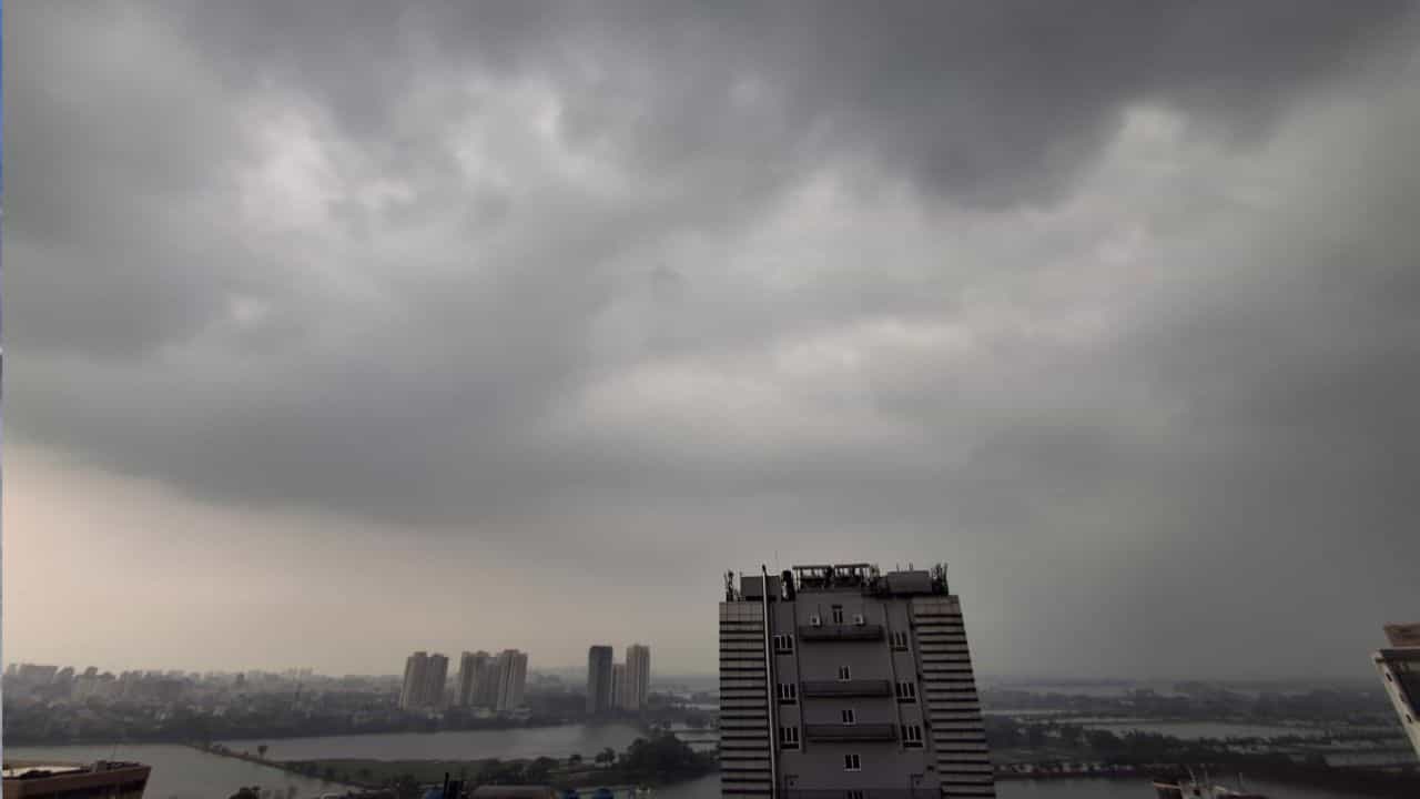 Monsoon Update: উত্তরবঙ্গে নাচন দেখাচ্ছে, দক্ষিণের নাম শুনলেই শুকিয়ে যাচ্ছে বর্ষার মুখ... Monsoon Update: উত্তরবঙ্গে নাচন দেখাচ্ছে, দক্ষিণের নাম শুনলেই শুকিয়ে যাচ্ছে বর্ষার মুখ...