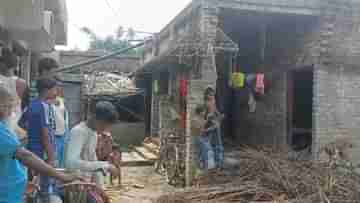 Murshidabad: তৃণমূলের বিজয় মিছিল থেকে পটকা গিয়ে পড়ে কংগ্রেস কর্মীর বাড়ি ছাদে, দাউ দাউ করে জ্বলে ওঠে আগুন