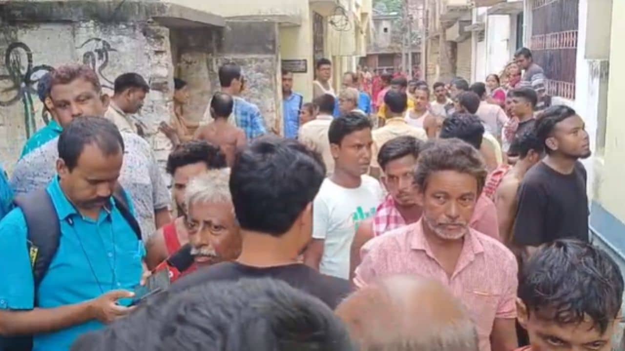 Maldah: পুরনো বাড়ি ভাঙতে গিয়ে বিপর্যয়, ধ্বংসস্তূপে চাপা পড়ে মৃত্যু হল ২ শ্রমিকের