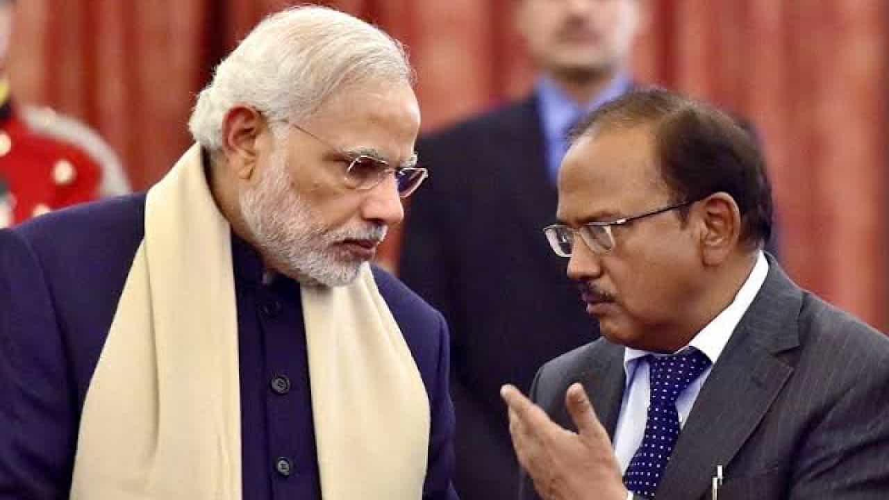 Ajit Doval: ফিরলেন অজিত ডোভাল! শুরুতেই 'কাশ্মীর পরীক্ষা'য় বসালেন মোদী Ajit Doval: ফিরলেন অজিত ডোভাল! শুরুতেই 'কাশ্মীর পরীক্ষা'য় বসালেন মোদী