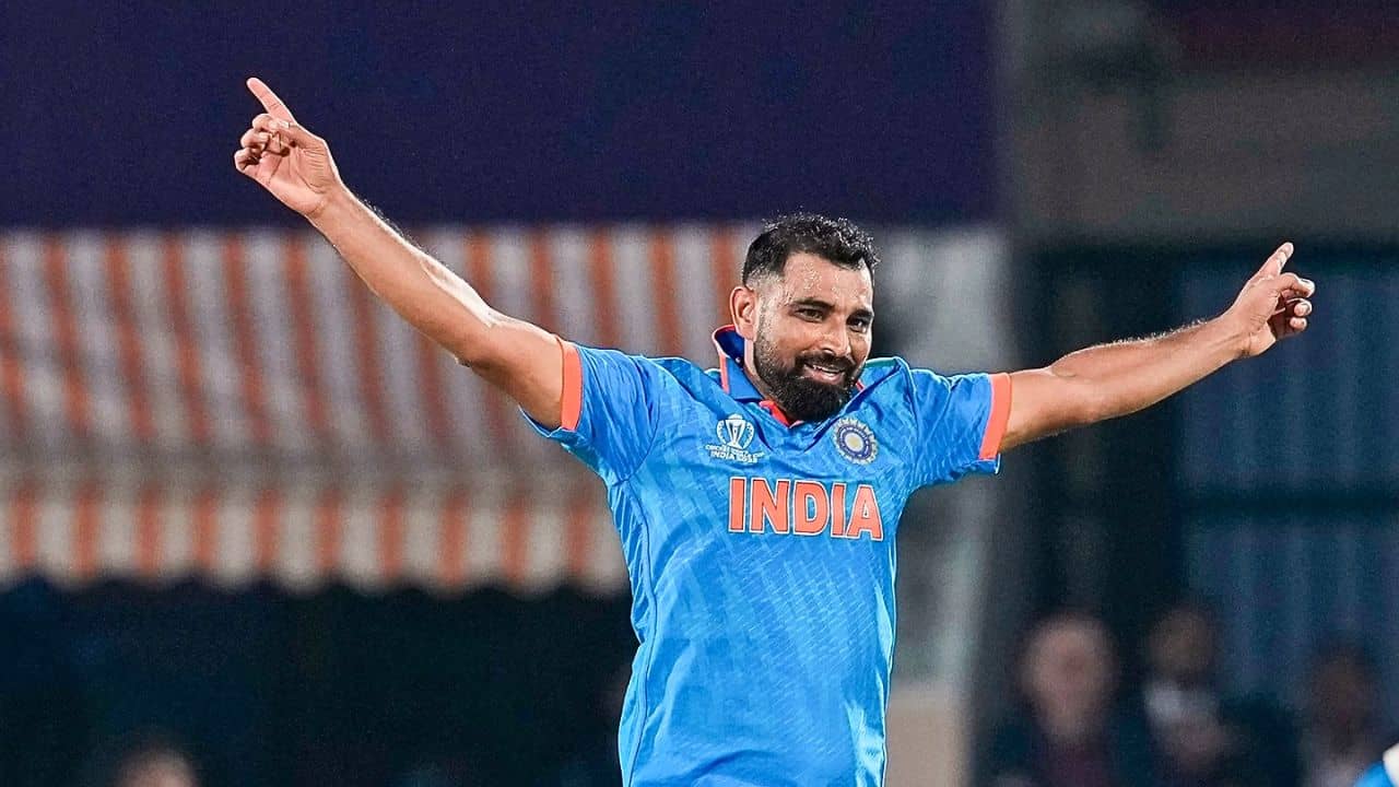 Mohammed Shami: ৬ মাস পর... ক্রাচ ছেড়ে বল হাতে মহম্মদ সামি, কবে ফিরছেন ভারতীয় টিমে?