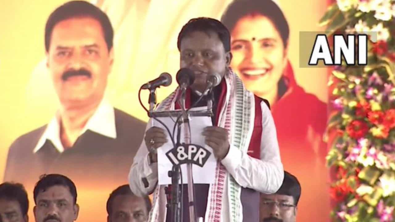 Mohan Majhi: ২৪ বছর পর ওড়িশায় নবীনের বদলে অন্য কেউ হলেন মুখ্যমন্ত্রী, সাক্ষী থাকলেন মোদী Mohan Majhi: ২৪ বছর পর ওড়িশায় নবীনের বদলে অন্য কেউ হলেন মুখ্যমন্ত্রী, সাক্ষী থাকলেন মোদী