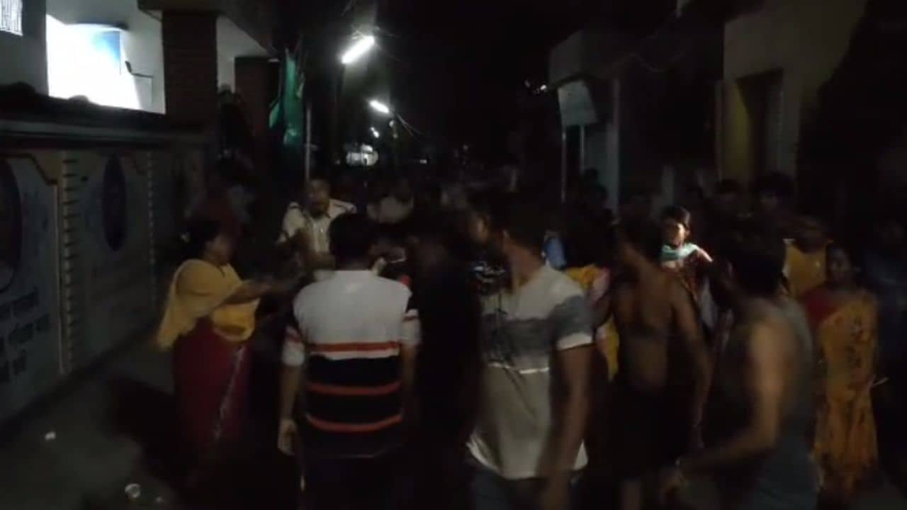 Murshidabad: উত্তপ্ত বহরমপুর, রাত্রিবেলায় পড়ল মুড়ি-মুড়কির মতো বোমা