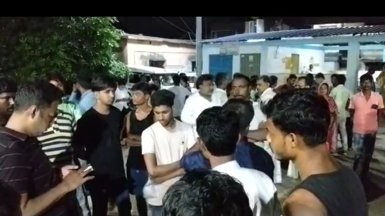 Murshidabad: পারিবারিক বিবাদ মেটাতে সালিশি সভা, চাকু দিয়ে কুপিয়ে খুনের অভিযোগ যুবককে Murshidabad: পারিবারিক বিবাদ মেটাতে সালিশি সভা, চাকু দিয়ে কুপিয়ে খুনের অভিযোগ যুবককে