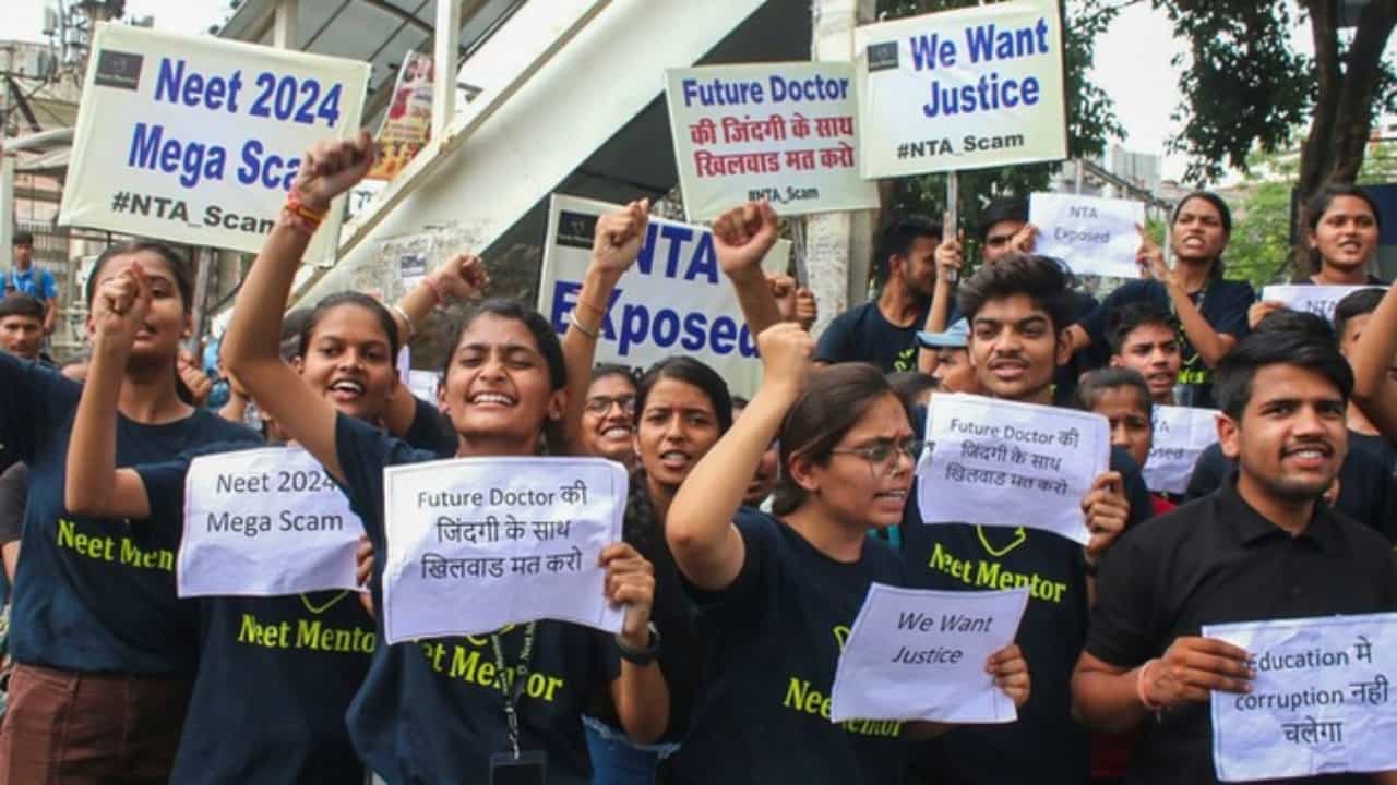 NEET-UG তদন্তে সিবিআই-এর প্রথম গ্রেফতারি! NEET-UG তদন্তে সিবিআই-এর প্রথম গ্রেফতারি!