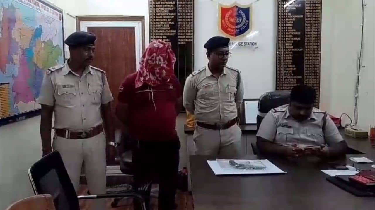 Fake Police: পুলিশ সেজে আগ্নেয়াস্ত্র নিয়ে দাপাদাপি, নদিয়ায় গ্রেফতার