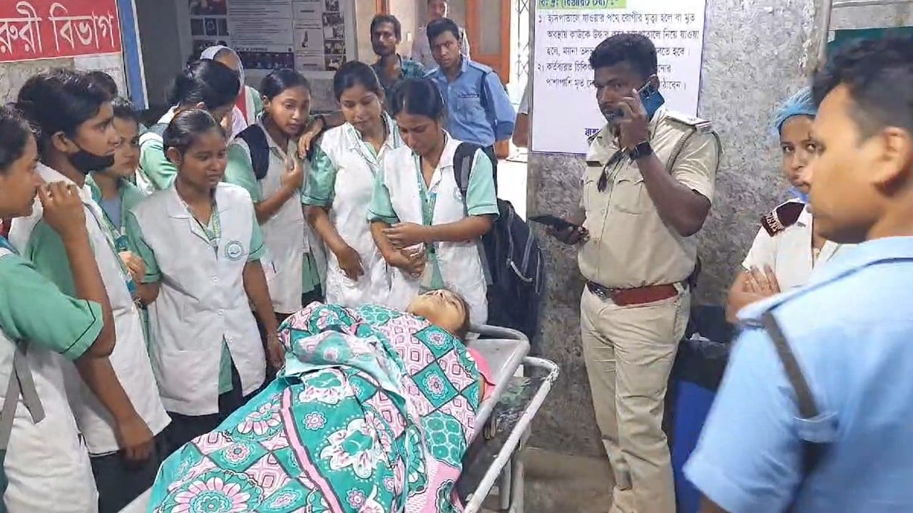 Nursing Student: নার্সিং কলেজের তরুণীর ঝুলন্ত দেহ, খুন নাকি আত্মহত্যা? বাড়ছে রহস্য Nursing Student: নার্সিং কলেজের তরুণীর ঝুলন্ত দেহ, খুন নাকি আত্মহত্যা? বাড়ছে রহস্য