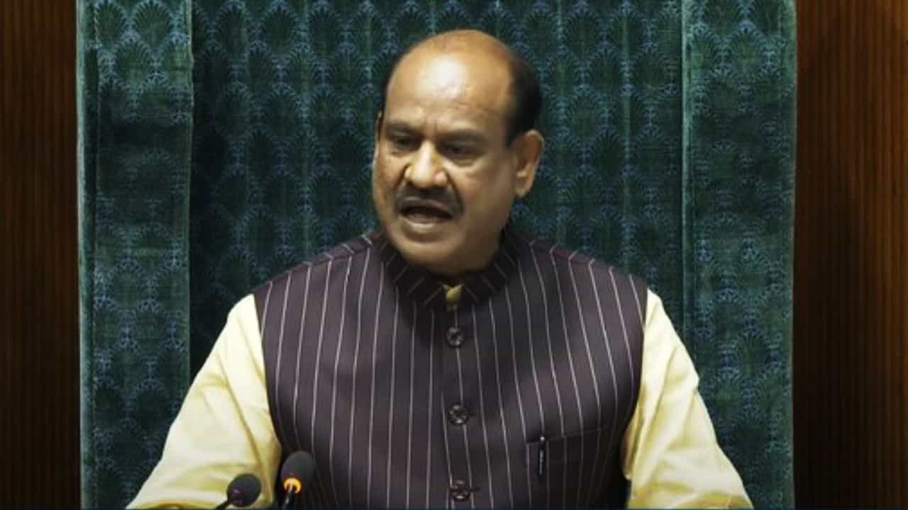 Lok Sabha adjourned: ওমের দ্বিতীয় মেয়াদের শুরুতেই মুলতবি লোকসভা! বক্তৃতায় 'আনন্দিত' মোদী Lok Sabha adjourned: ওমের দ্বিতীয় মেয়াদের শুরুতেই মুলতবি লোকসভা! বক্তৃতায় 'আনন্দিত' মোদী