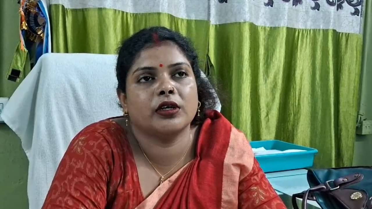 BJP-TMC: স্বামীর গাড়ি নিয়ে ছল! ফাঁকা হচ্ছে সরকারি কোষাগার, তৃণমূলের পঞ্চায়েত সমিতির সভাপতির গুরুতর অভিযোগ