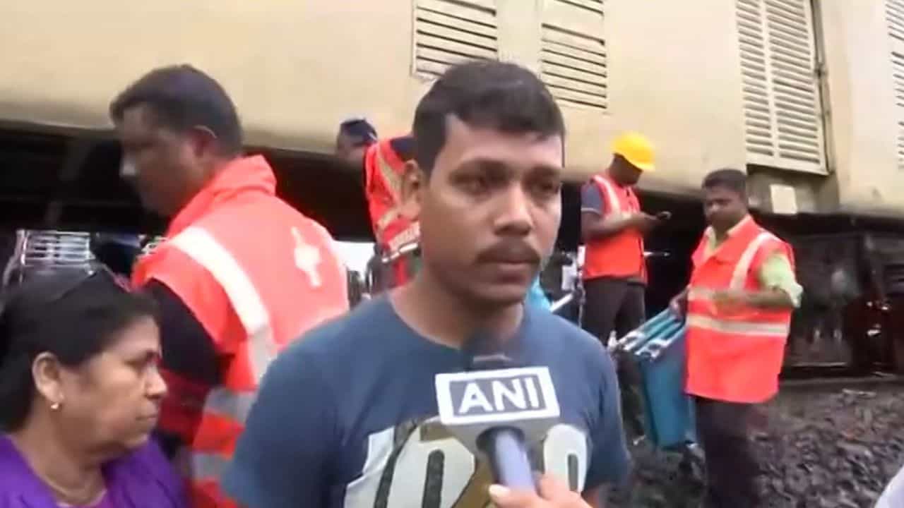 Kanchanjunga Train Accident: 'ভাগ্যিস B2 কামরায় ছিলাম...', ট্রেনের ভিতরে ঠিক কী ঘটেছিল এই ব্যক্তির মুখ থেকে শুনুন Kanchanjunga Train Accident: 'ভাগ্যিস B2 কামরায় ছিলাম...', ট্রেনের ভিতরে ঠিক কী ঘটেছিল এই ব্যক্তির মুখ থেকে শুনুন