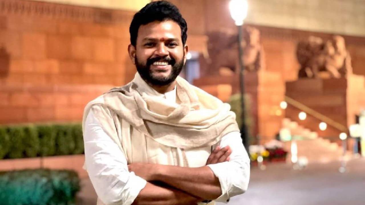 Ram Mohan Naidu: বাবার রেকর্ড ভেঙে ভারতীয় ইতিহাসের সর্বকনিষ্ঠ মন্ত্রী হলেন রামমোহন!