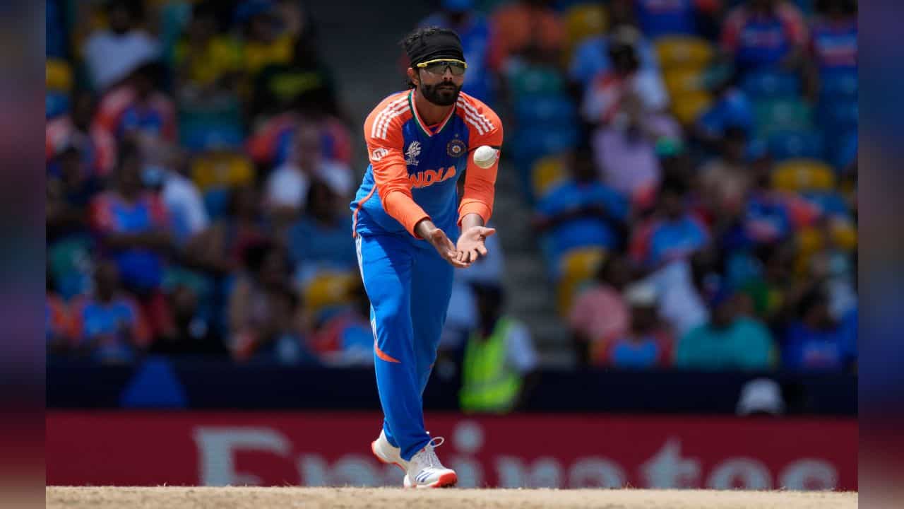 Ravindra Jadeja: হঠাৎ কী এমন হল! ড্রেসিংরুমে 'দেওয়াল' তুললেন রবীন্দ্র জাডেজা? ভিডিয়ো না দেখলেই মিস... Ravindra Jadeja: হঠাৎ কী এমন হল! ড্রেসিংরুমে 'দেওয়াল' তুললেন রবীন্দ্র জাডেজা? ভিডিয়ো না দেখলেই মিস...