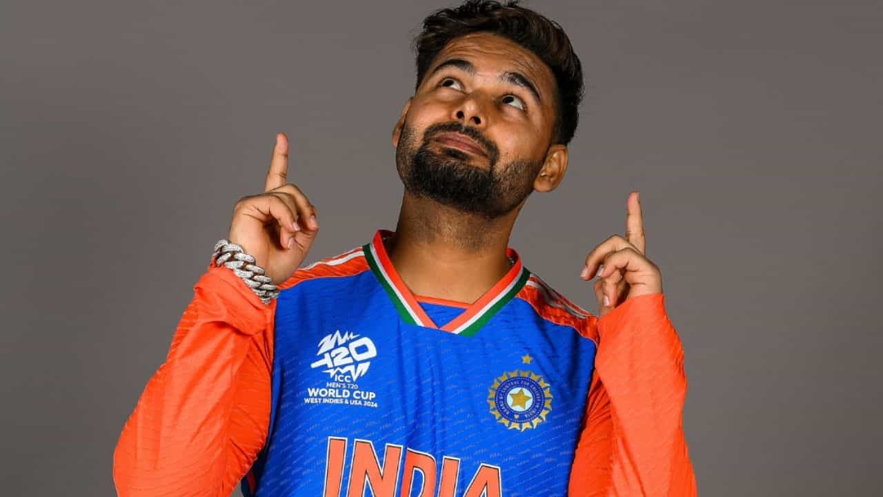Rishabh Pant: বিরাট এনার্জি, ধোনি শান্ত... সতীর্থদের এক শব্দে যা বললেন ঋষভ পন্থ Rishabh Pant: বিরাট এনার্জি, ধোনি শান্ত... সতীর্থদের এক শব্দে যা বললেন ঋষভ পন্থ