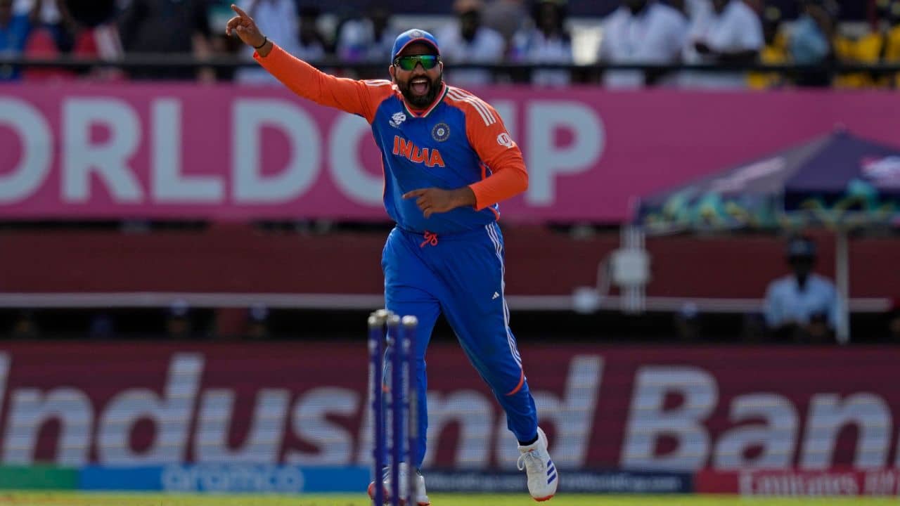 Rohit Sharma: মাইলফলকের গদিতে রোহিত, বিশ্বকাপ ফাইনালের জন্য তুলে রেখেছেন সেরা ইনিংস?