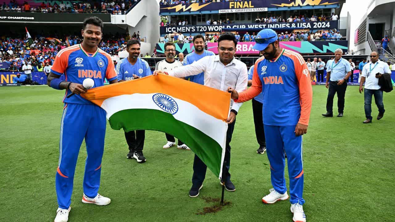 T20 World Cup 2024: অনেক হল এ বার এসো, তর সইছে না... বিশ্বকাপ জিতেই রোহিতকে হাঁকডাক হার্দিকের T20 World Cup 2024: অনেক হল এ বার এসো, তর সইছে না... বিশ্বকাপ জিতেই রোহিতকে হাঁকডাক হার্দিকের
