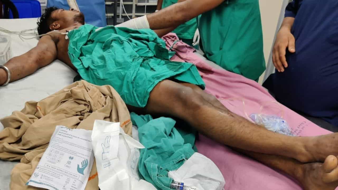 SSKM: ঘাড় থেকে বাঁশ ঢুকে বেরল পিঠ ফুঁড়ে, ২৩-এর শুভদীপকে মৃত্যুর মুখ থেকে ফেরাল SSKM SSKM: ঘাড় থেকে বাঁশ ঢুকে বেরল পিঠ ফুঁড়ে, ২৩-এর শুভদীপকে মৃত্যুর মুখ থেকে ফেরাল SSKM