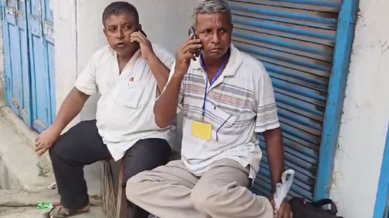 Singur ELection: রক্ত ঝরল সমবায় নির্বাচনেও? বাম কর্মীদের মারধরের অভিযোগ TMC-র বিরুদ্ধে Singur ELection: রক্ত ঝরল সমবায় নির্বাচনেও? বাম কর্মীদের মারধরের অভিযোগ TMC-র বিরুদ্ধে