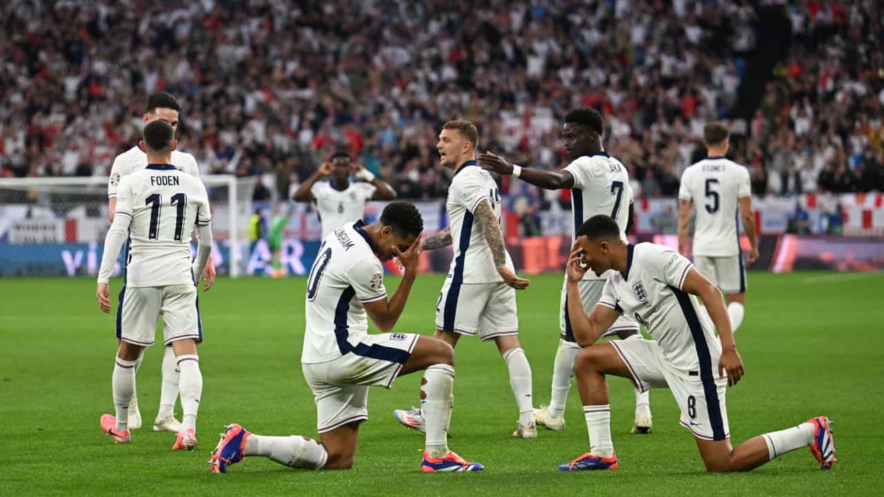Euro 2024: বেলিংহ্যামের 'মস্তিষ্ক', পিকফোর্ডের হাত; সার্বিয়া পরীক্ষায় পাশ ইংল্যান্ড Euro 2024: বেলিংহ্যামের 'মস্তিষ্ক', পিকফোর্ডের হাত; সার্বিয়া পরীক্ষায় পাশ ইংল্যান্ড