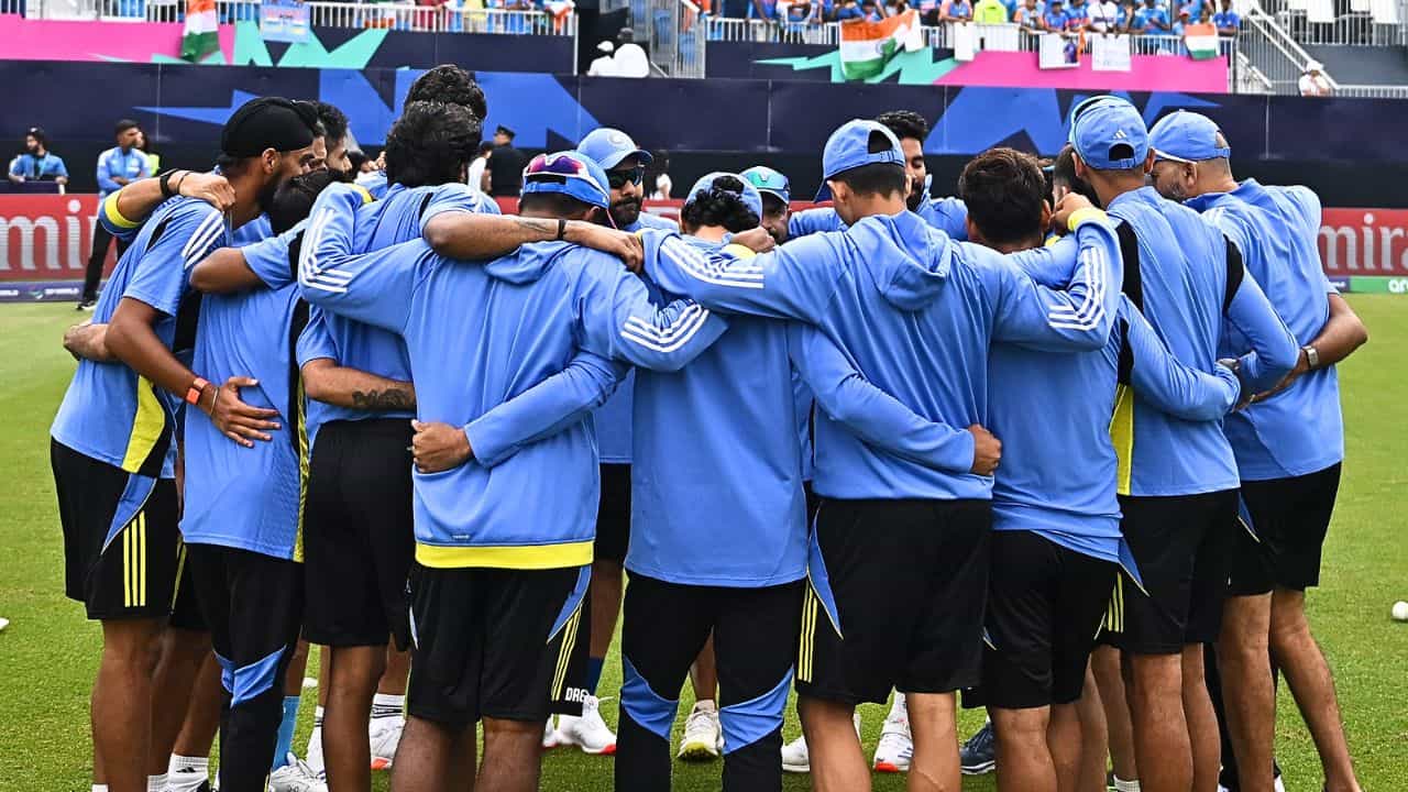 IND vs ZIM: বিশ্বকাপে শিকে ছেঁড়েনি, সেই ক্রিকেটারই জিম্বাবোয়ের বিরুদ্ধে ভারতের ক্যাপ্টেন! IND vs ZIM: বিশ্বকাপে শিকে ছেঁড়েনি, সেই ক্রিকেটারই জিম্বাবোয়ের বিরুদ্ধে ভারতের ক্যাপ্টেন!