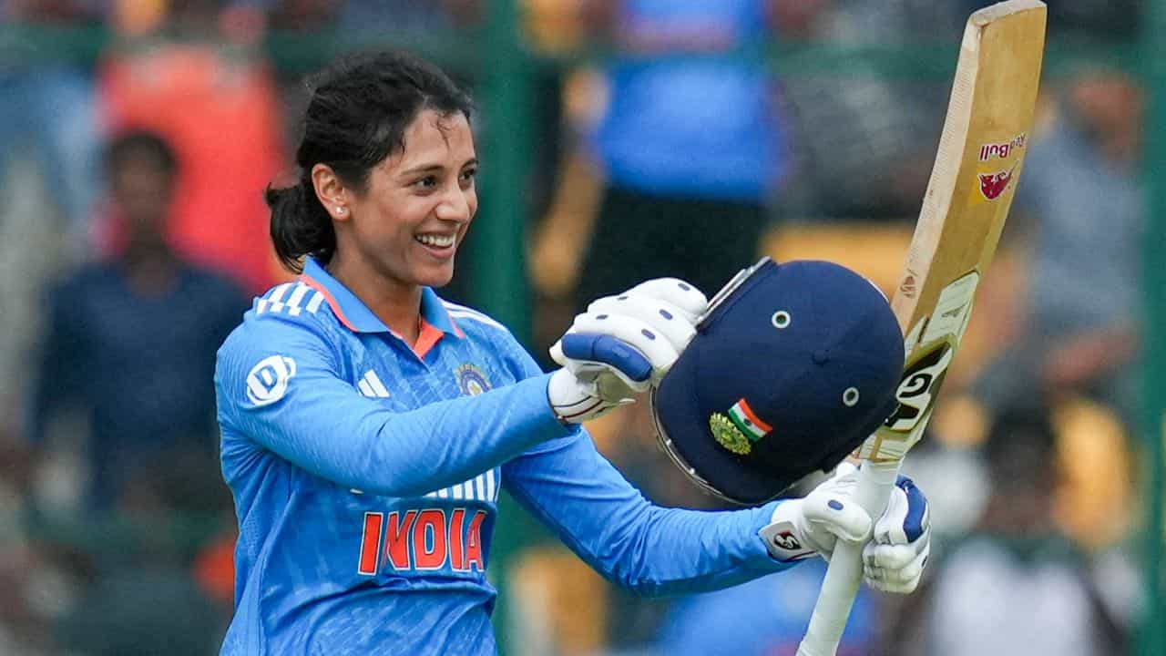 Smriti Mandhana Century: টানা দ্বিতীয় সেঞ্চুরি, কিংবদন্তি মিতালি রাজকে ছুঁলেন স্মৃতি মান্ধানা Smriti Mandhana Century: টানা দ্বিতীয় সেঞ্চুরি, কিংবদন্তি মিতালি রাজকে ছুঁলেন স্মৃতি মান্ধানা