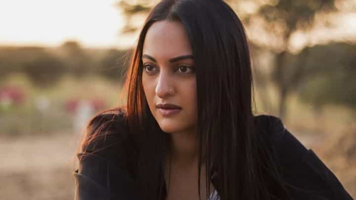 Sonakshi Sinha: 'লাভ জিহাদ' প্রসঙ্গে মুখ খুললেন সোনাক্ষী, কীভাবে দিলেন জবাব? Sonakshi Sinha: 'লাভ জিহাদ' প্রসঙ্গে মুখ খুললেন সোনাক্ষী, কীভাবে দিলেন জবাব?
