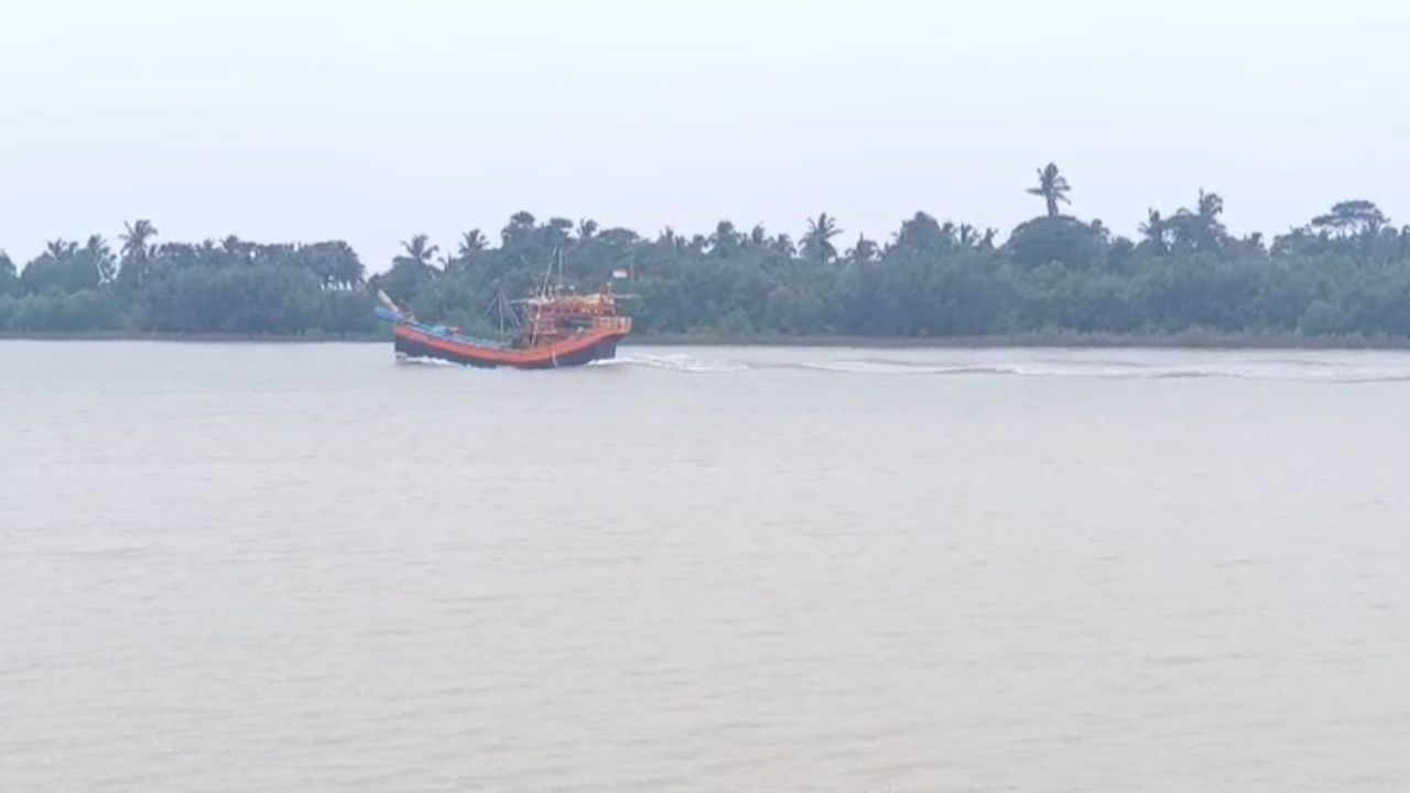 Diamond Harbour:  মাঝ সমুদ্রে গায়েব ট্রলার, নিখোঁজ ১৩ জন, সুন্দরবনে ভয়ঙ্কর দুর্ঘটনা