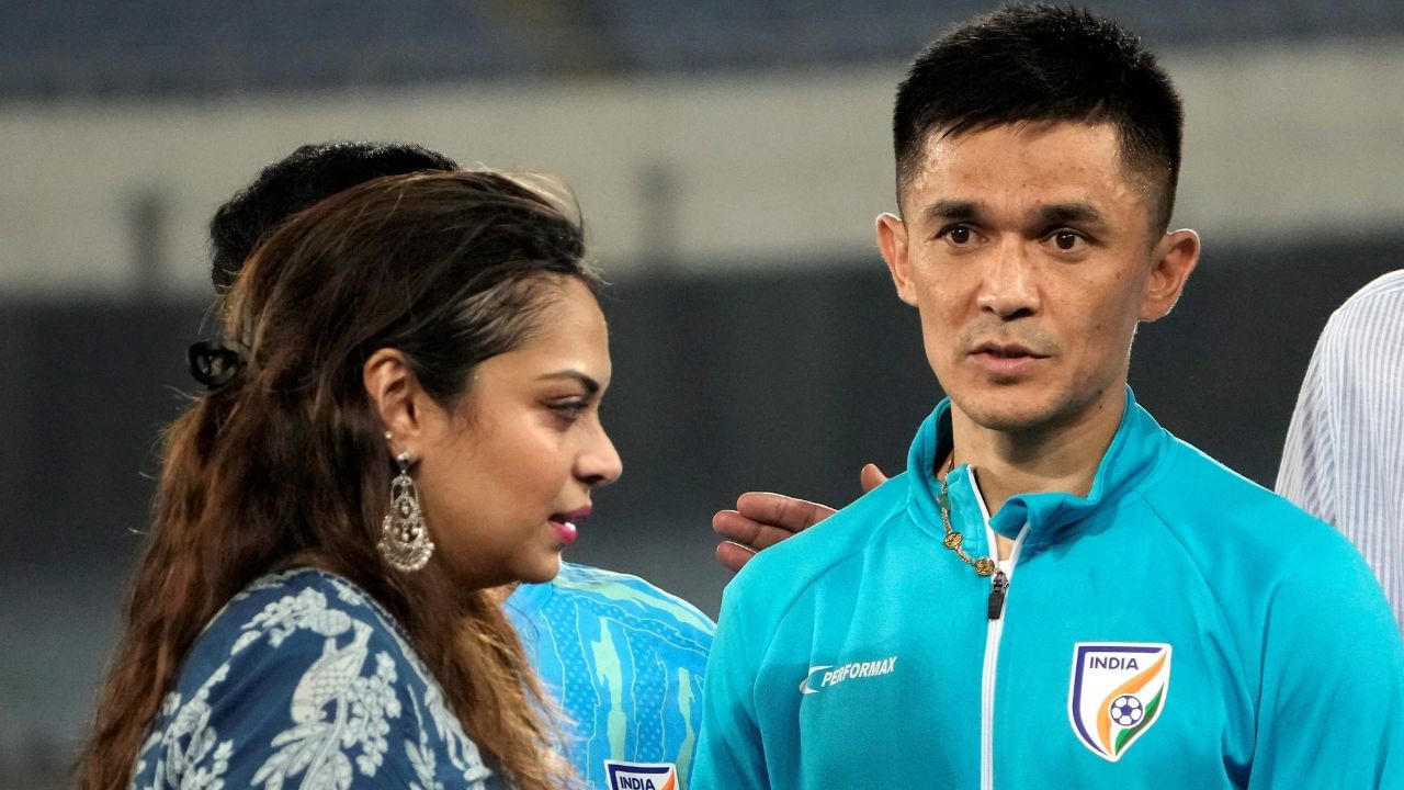 Sunil Chhetri: জামাইষষ্ঠীতে শহরে থাকছেন? কলকাতার জামাইয়ের হয়ে মজার উত্তর স্ত্রীর