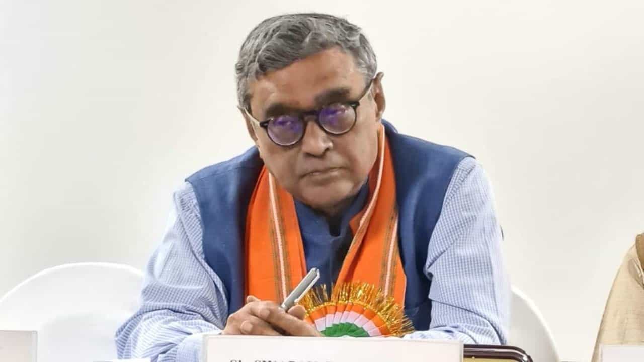 BJP: BJP: দিল্লিতে সুকান্ত-দিলীপ-শুভেন্দু, বাংলায় স্বপনের গলায় ‘আত্মসমালোচনার’ সুর BJP: BJP: দিল্লিতে সুকান্ত-দিলীপ-শুভেন্দু, বাংলায় স্বপনের গলায় ‘আত্মসমালোচনার’ সুর