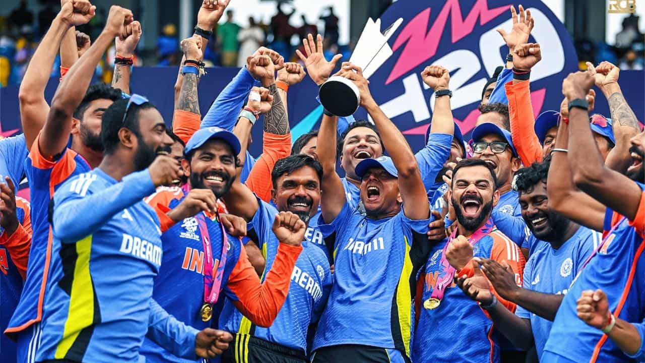Rahul Dravid: ক্যারিবিয়ানেই 'কাপ-মুক্তি', বিরাট ট্রফি তুলে দিতেই উচ্ছ্বাসে ভাসলেন রাহুল দ্রাবিড় Rahul Dravid: ক্যারিবিয়ানেই 'কাপ-মুক্তি', বিরাট ট্রফি তুলে দিতেই উচ্ছ্বাসে ভাসলেন রাহুল দ্রাবিড়