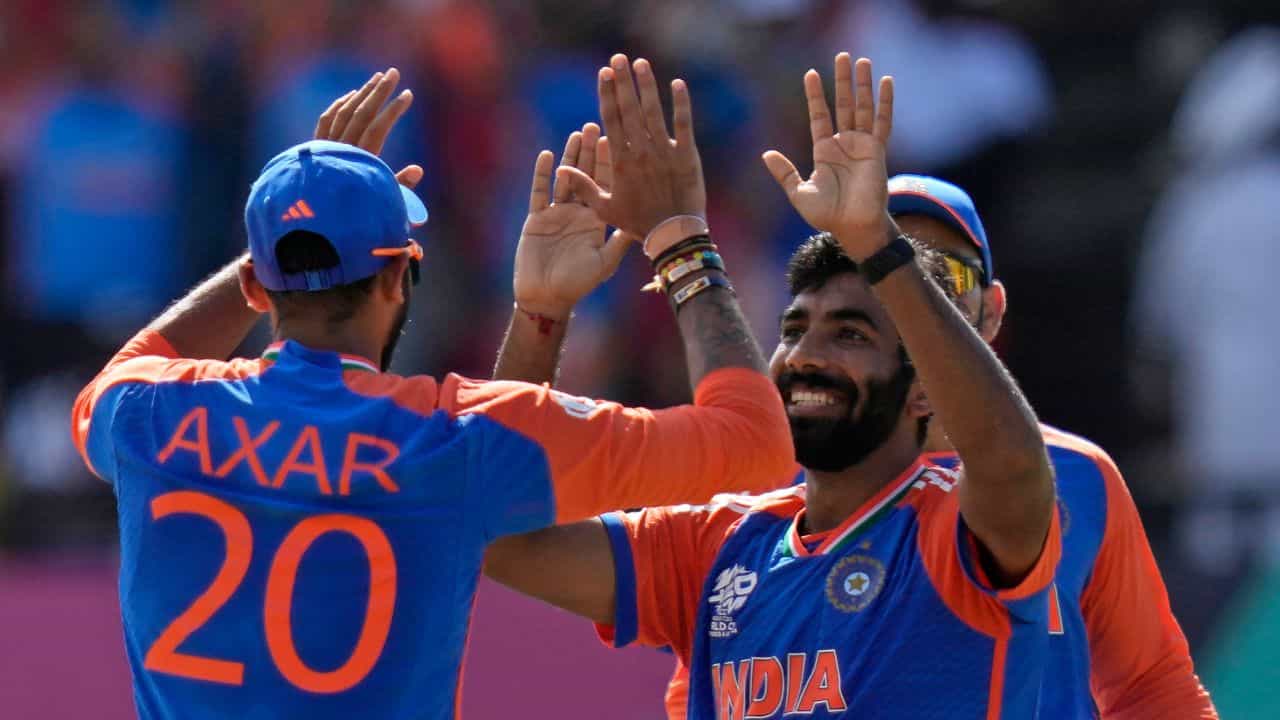 IND VS ENG, Axar Patel: 'বাপু'র বিপজ্জনক স্পিনে ঘায়েল 'ব্রিটিশ'রা, ফাইনালের স্বপ্ন দেখা শুরু... IND VS ENG, Axar Patel: 'বাপু'র বিপজ্জনক স্পিনে ঘায়েল 'ব্রিটিশ'রা, ফাইনালের স্বপ্ন দেখা শুরু...