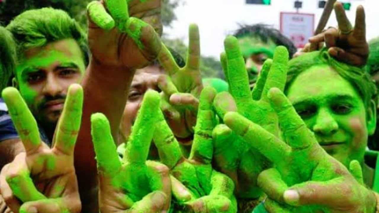 West Bengal Election Results 2024: শুরুতেই সবুজ ঝড়! কোন কোন আসন বিজেপির থেকে ছিনিয়ে নেওয়ার পথে তৃণমূল? West Bengal Election Results 2024: শুরুতেই সবুজ ঝড়! কোন কোন আসন বিজেপির থেকে ছিনিয়ে নেওয়ার পথে তৃণমূল?