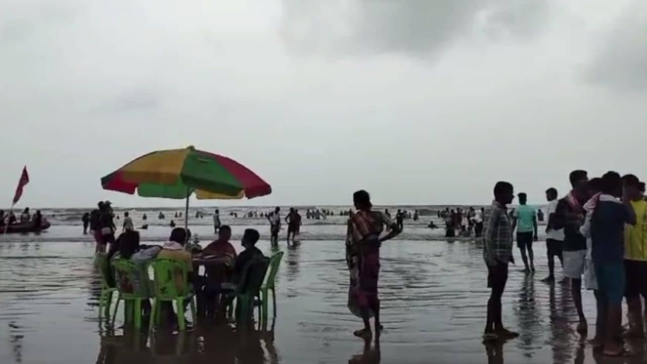 Udaipur: মদ্যপান করে উদয়পুর বিচে জলকেলি, সমুদ্র টেনে নিয়ে গেল সৌভিককে