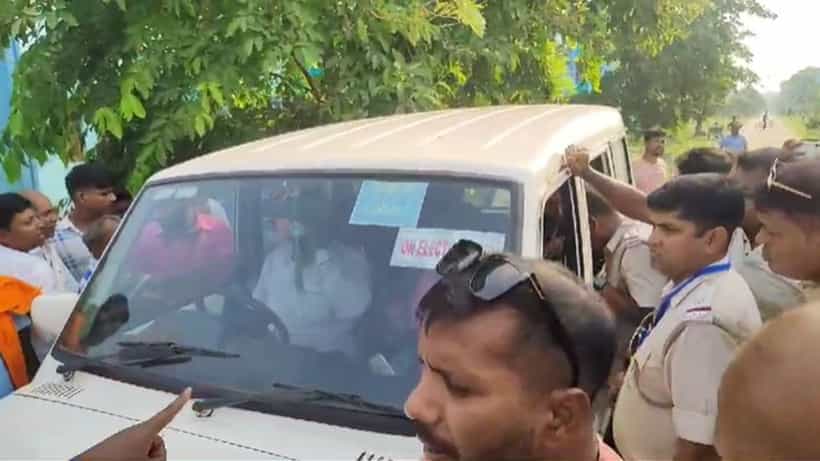 Tamluk Lok Sabha Elections Result 2024: প্রাক্তন বিচারপতি অভিজিতের সবে জয় ঘোষণা হয়েছে, গণনাকেন্দ্রের বাইরে এল কমিশন-পুলিশের গাড়ি, বদলে গেল হাওয়া...