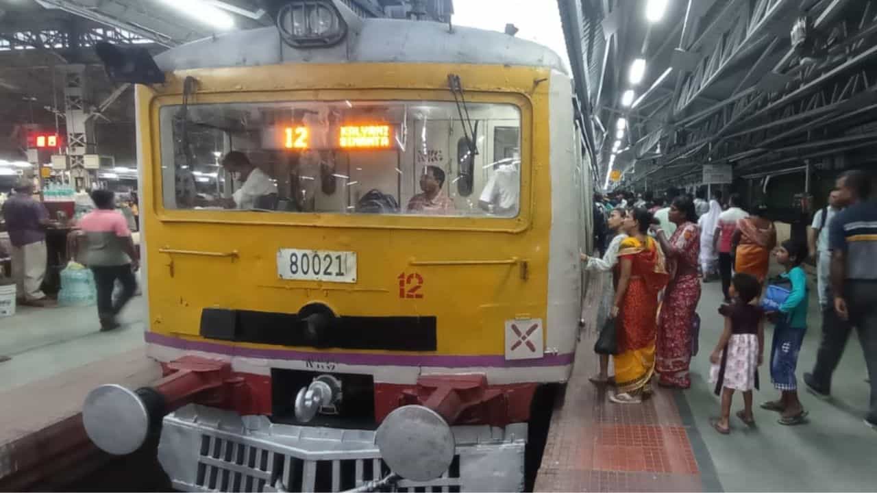 Local Train: ২০ ও ২১ জুলাই শিয়ালদহ ডিভিশনে কোনও ট্রেন বাতিল থাকছে না, সিদ্ধান্ত বদল রেলের Local Train: ২০ ও ২১ জুলাই শিয়ালদহ ডিভিশনে কোনও ট্রেন বাতিল থাকছে না, সিদ্ধান্ত বদল রেলের