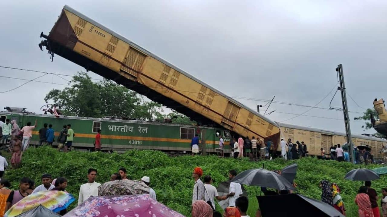 Kanchanjungha Express Accident: রেল দুর্ঘটনায় আহতদের অভাবনীয় পরিষেবা, পুরস্কার পেল উত্তরবঙ্গ মেডিক্যাল