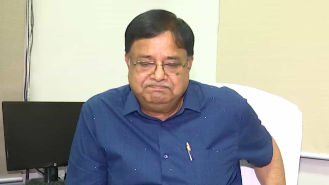 Udayan Guha on Dilip Ghosh: 'ওঁকে নিয়ে ওঁর দল পিংপং বলের মতো খেলেছে', ববির পর দিলীপের পাশে উদয়নও Udayan Guha on Dilip Ghosh: 'ওঁকে নিয়ে ওঁর দল পিংপং বলের মতো খেলেছে', ববির পর দিলীপের পাশে উদয়নও