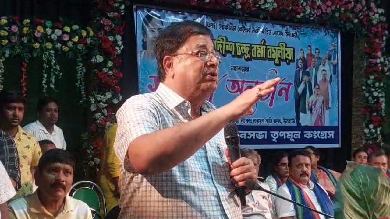 Udayan Guha: ‘জোর না খাটিয়ে সাধু সাজতে গিয়েই ডুবেছে দল’, কাউন্সিলরদের তুলোধনা করে বিতর্কে উদয়ন Udayan Guha: ‘জোর না খাটিয়ে সাধু সাজতে গিয়েই ডুবেছে দল’, কাউন্সিলরদের তুলোধনা করে বিতর্কে উদয়ন