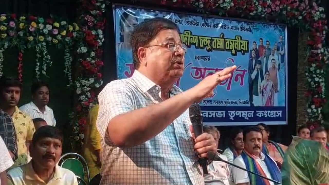 Udayan Guha: ‘জোর না খাটিয়ে সাধু সাজতে গিয়েই ডুবেছে দল’, কাউন্সিলরদের তুলোধনা করে বিতর্কে উদয়ন Udayan Guha: ‘জোর না খাটিয়ে সাধু সাজতে গিয়েই ডুবেছে দল’, কাউন্সিলরদের তুলোধনা করে বিতর্কে উদয়ন