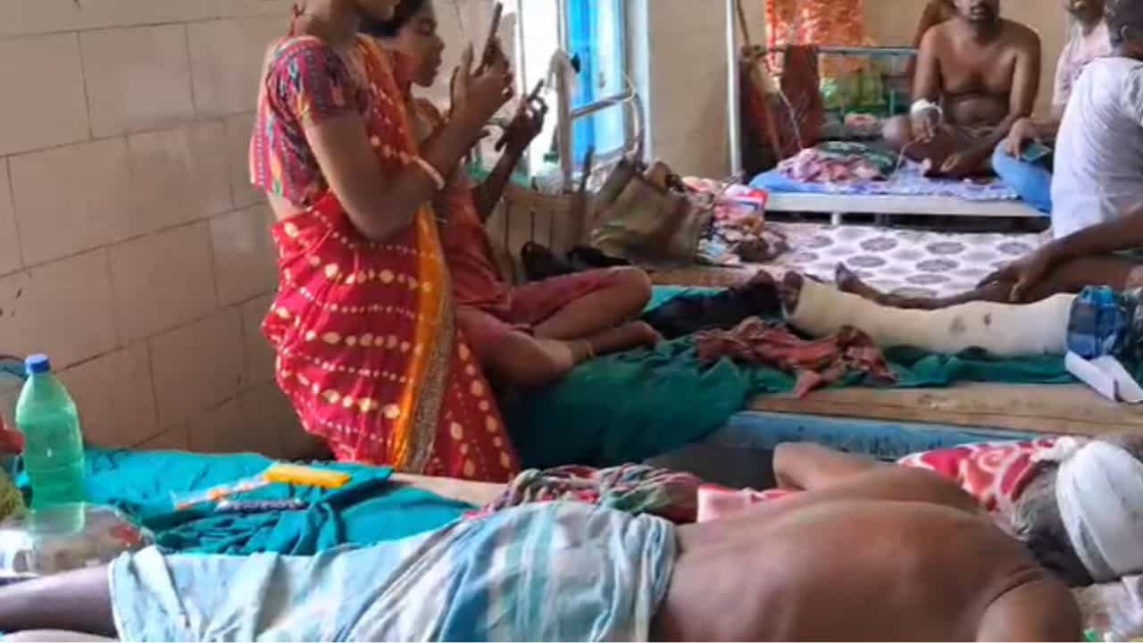 Murshidabad News: মাকে 'খুন', বদলা নিতে ছেলে যা করল...হাড়হিম ঘটনা Murshidabad News: মাকে 'খুন', বদলা নিতে ছেলে যা করল...হাড়হিম ঘটনা