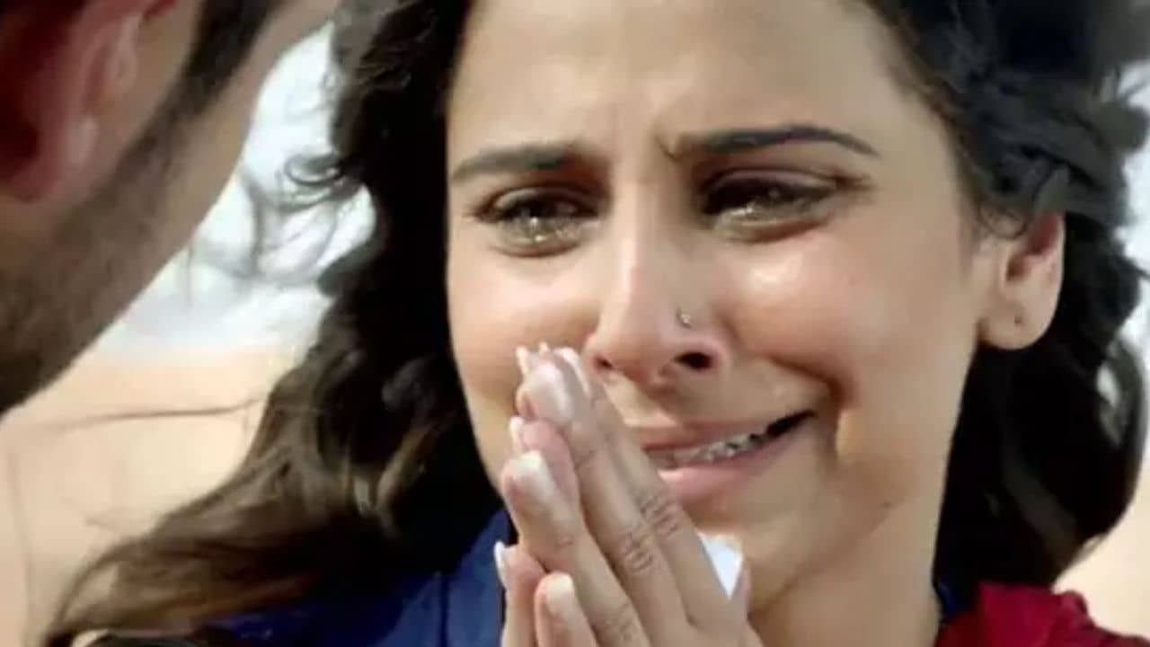 কফির নিমন্ত্রণে সাড়া দিতেই বিপদ, বিদ্যাকে ঘরে ঢুকিয়ে পরিচালক...